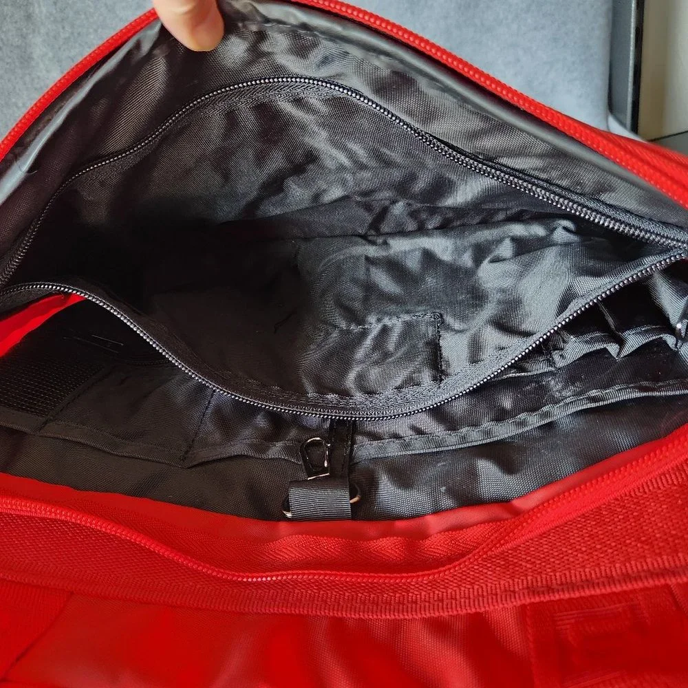 Wilson Tour Sports Messenger Laptop Travel Bag Compartments Zip Red Spellout